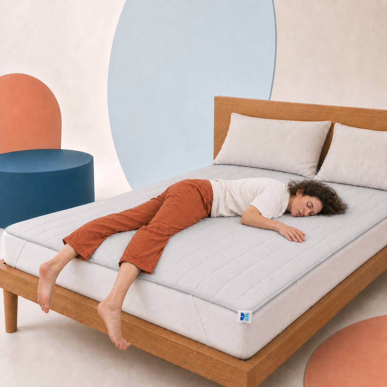 Sieste sur le protège-matelas — Gris clair